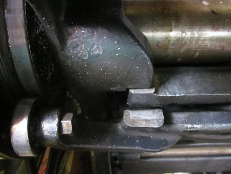 image: platen partway closed: shiny spot where metal is rubbing